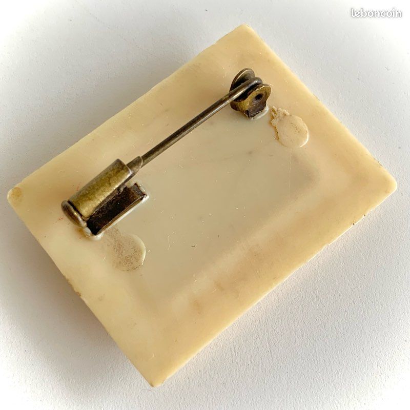 JOLIE BROCHE ANCIENNE PORCELAINE DE LIMOGES TOUR LAITON BIJOU FLEUR