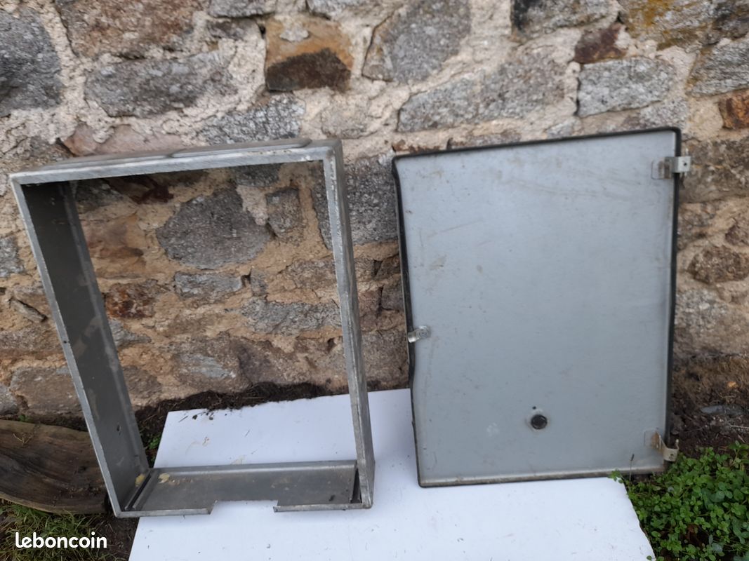 Ancienne armoire electrique sans fond (image 2)