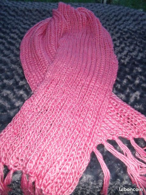 Longue echarpe rose neuve (image 4)