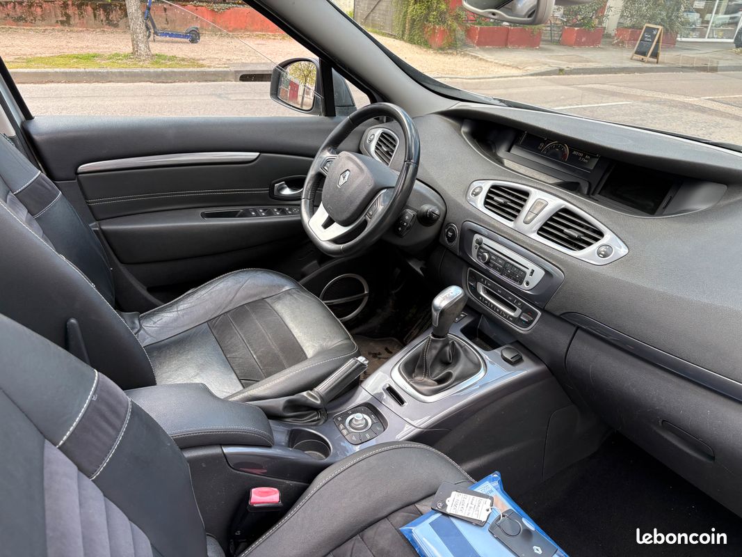 RENAULT SCENIC 1,5 DCI 110 ch BOSE EDC (image 12)