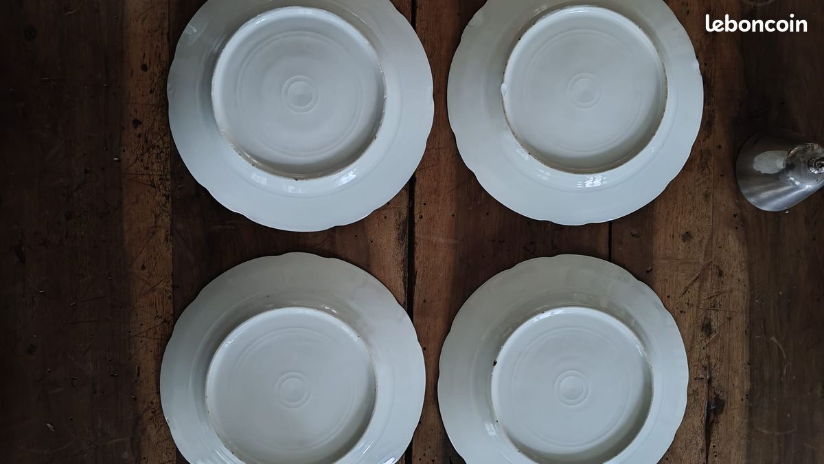 4 assiettes à dessert en porcelaine à motifs de roses moussues. 19ème siècle (image 14)