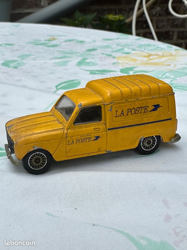 Lot De Voitures Miniatures Majorette Renault + Goodies La Poste – Collection Voitures De Service