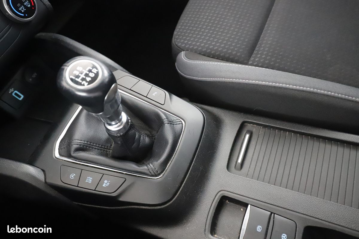 Ford Focus SW 1.0 EcoBoost Trend Business (image 23)