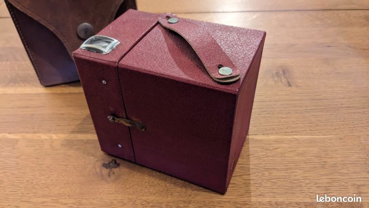 Goldstein Kid Box Camera 6x9cm on 120 Roll Film *Minty* (Goldy) French