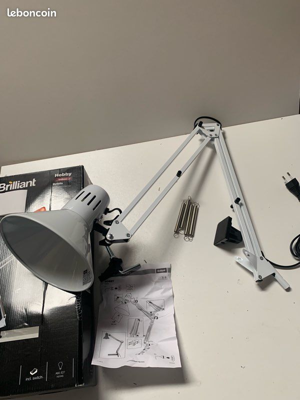 BRILLIANT lampe de bureau Hobby clip blanc | 1x A60, E27, 40W, adapté aux lampes normales (non inclus) | Échelle A à E | Avec pressostat sur la tête de lampe
