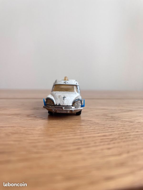 Ambulance ds 21 majorette 206 petite voiture figurine (image 8)