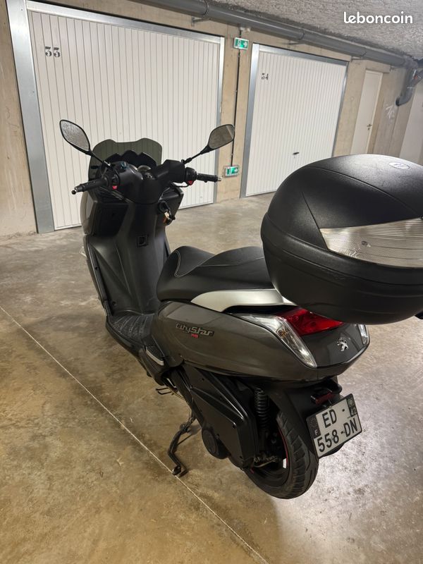 Scooter 125 I RS (image 1)