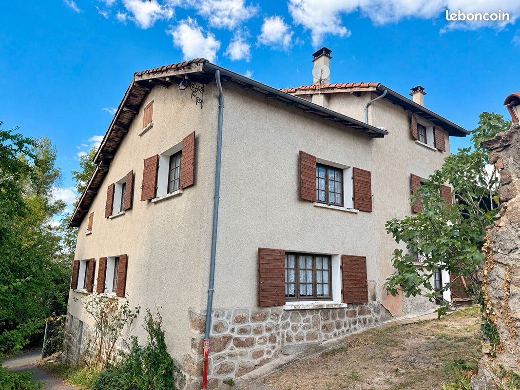 Maison 5 pièces 130 m² · à Haute-Rivoire · 130 m² · 215 000 €