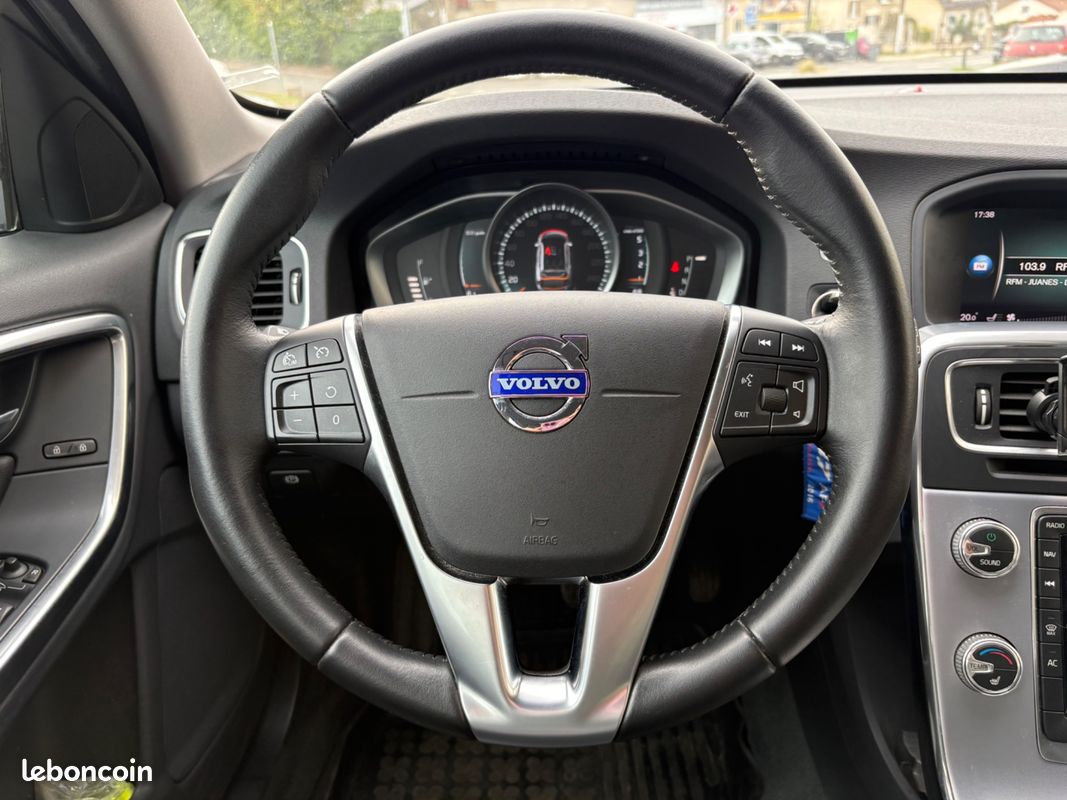 VOLVO V60 CROSS-COUNTRY 2.0 150ch PLUS D3 GEARTRONIC ENTRETIEN CONSTRUCTEUR (image 3)