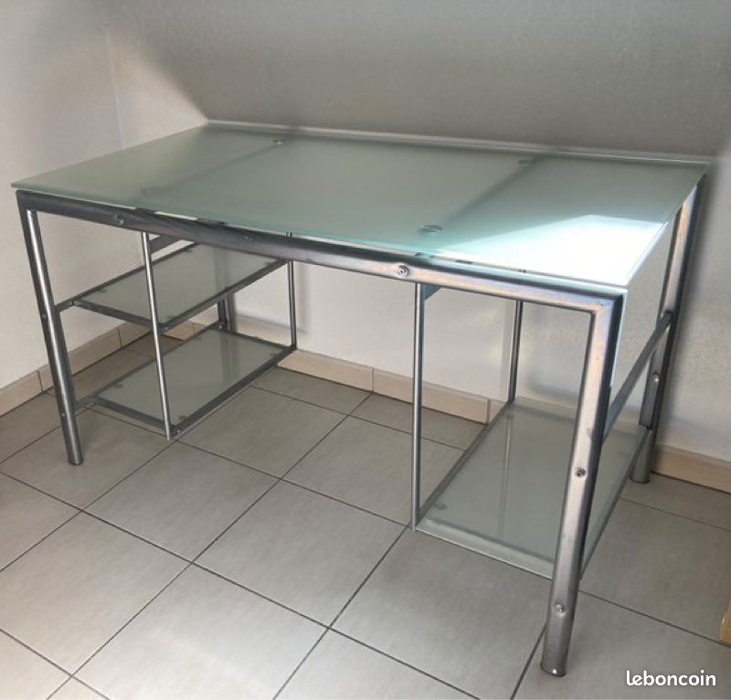 Bureau (image 1)