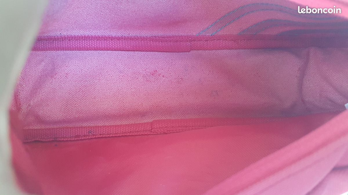 Sac rouge chez Adidas (image 4)