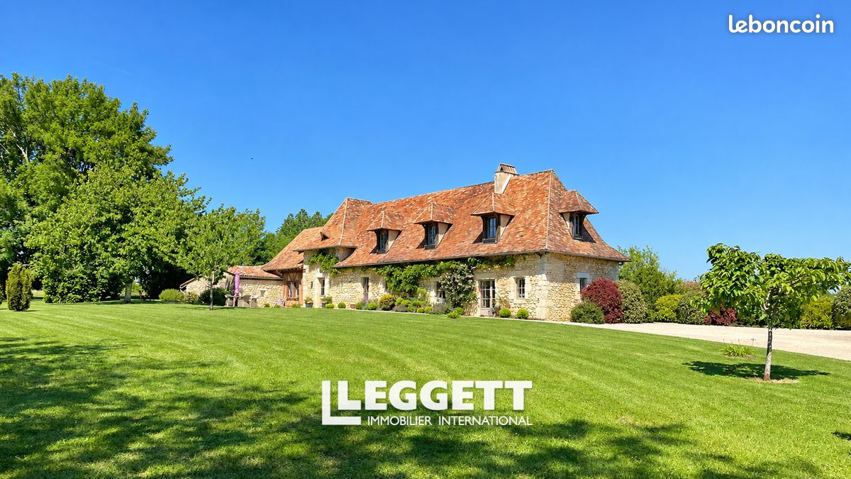 Maison 8 pièces 240 m² · à Saint-Martin-des-Combes · 240 m² · 870 000 €