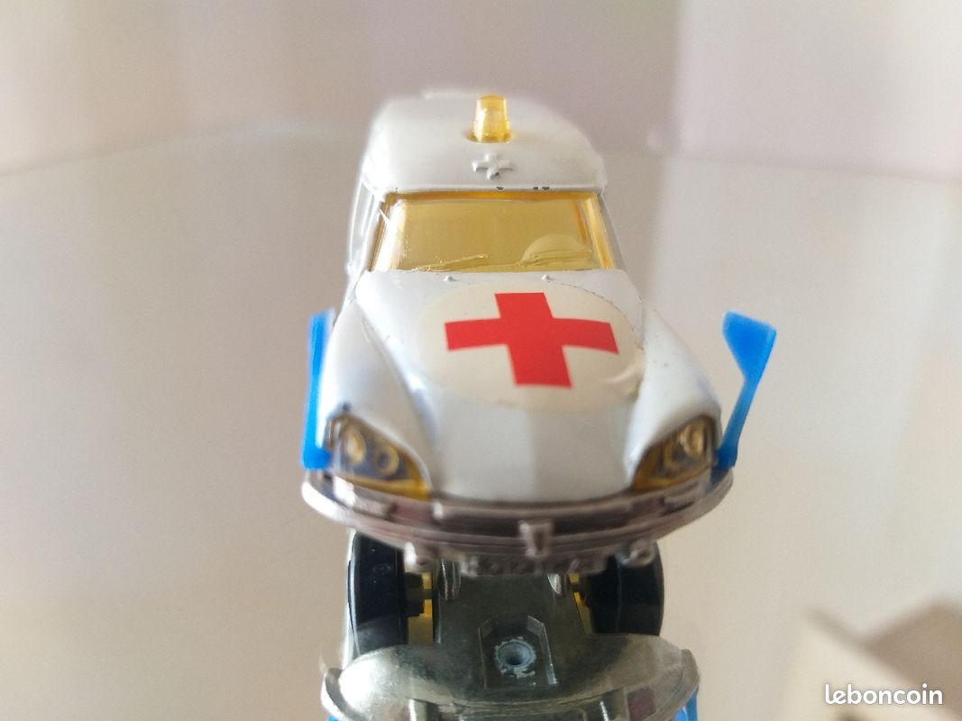 Majorette ancienne Citroën DS21 anbulance (image 1)