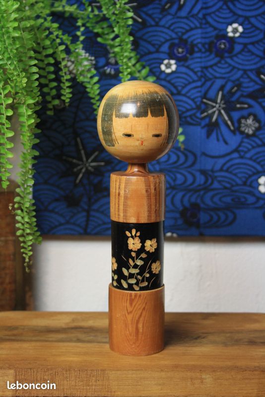 Poupée Japonaise Kokeshi Artisanale En Bois - Corps Court Style Sosaku Iwate - Occasion Vintage