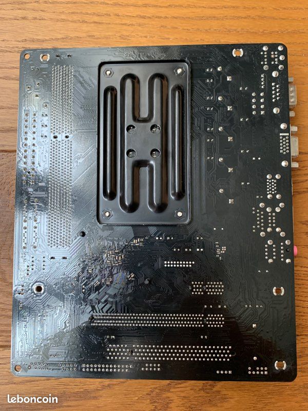 Lot Carte Mère ASRock N68-VS3 FX + CPU AMD Phenom 965 + 16 Go DDR3, Socket AM3