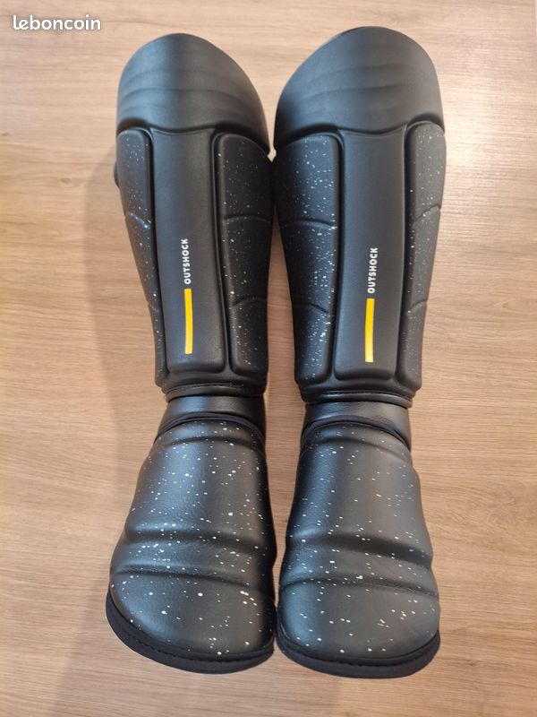 Protège tibias Outshock noir Decathlon taille S (image 1)