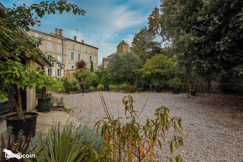 Maison 13 pièces 345 m² · à Barbezieux-Saint-Hilaire · 345 m² · 399 241 €