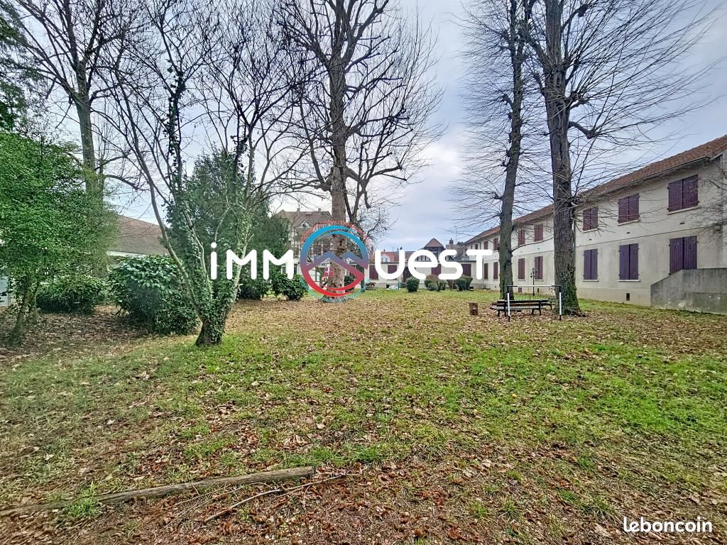 Immeuble 1161 m² · à Mandres-les-Roses · 1 161 m² · 21 250 €/mois