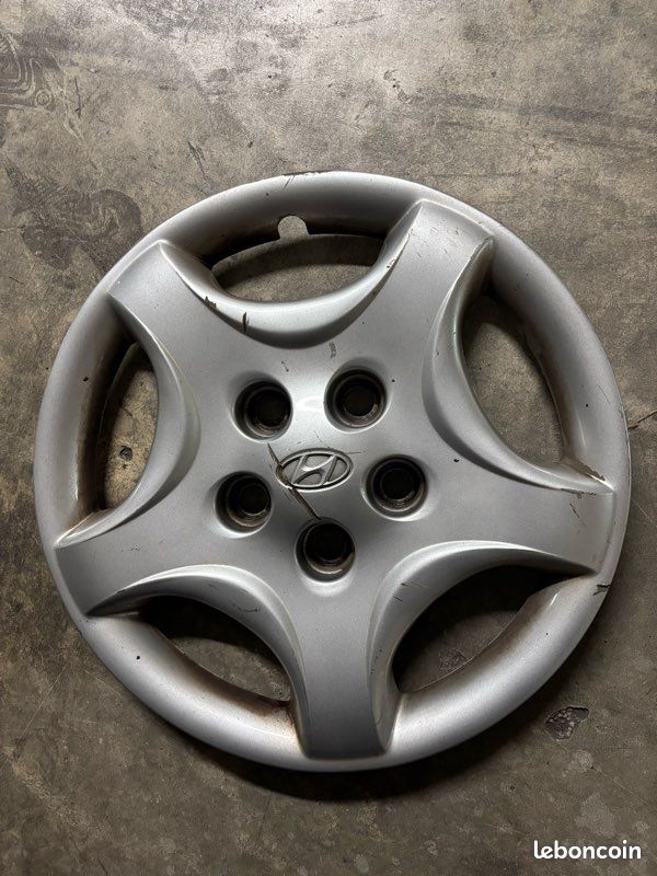 Enjoliveur de roue d’origine pour hyundai trajet 15’’ très bon état (image 1)