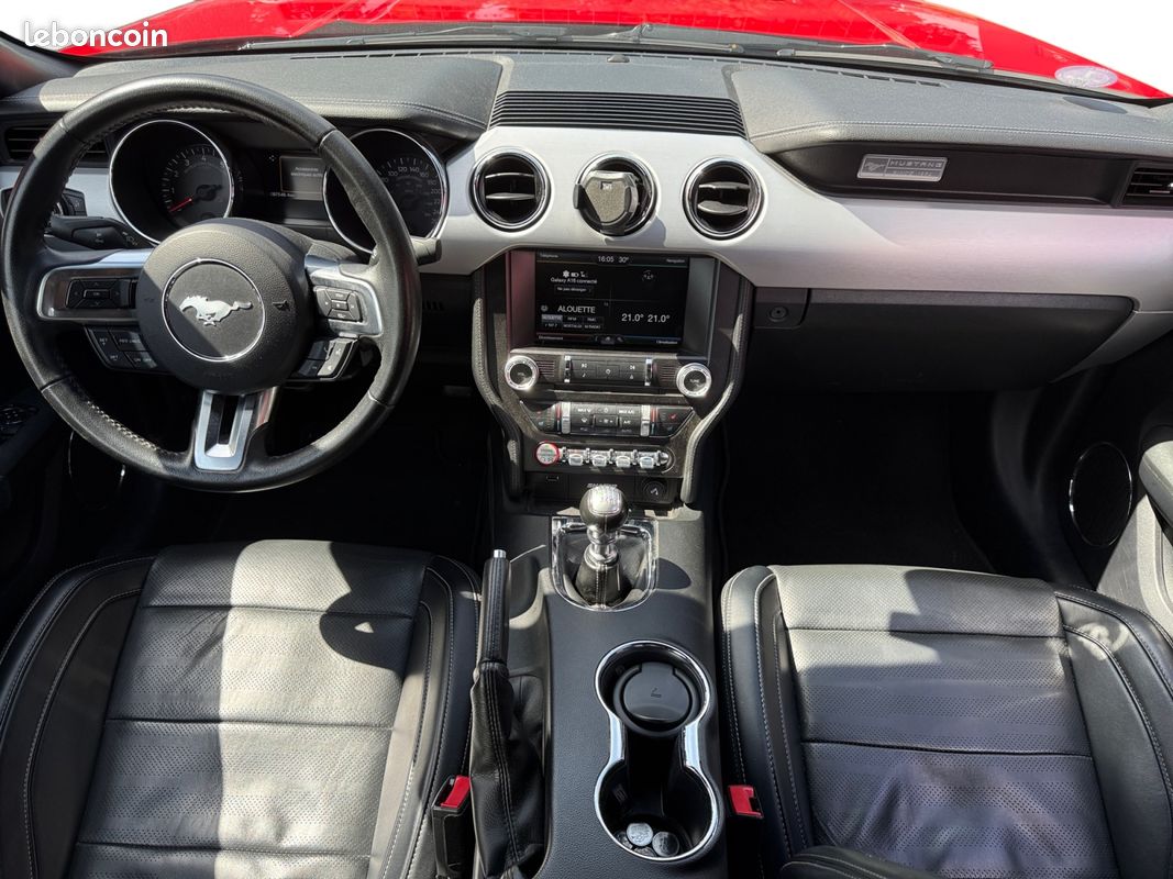 FORD MUSTANG VI CABRIOLET 2.3 ECOBOOST BV6 CONVERTIBLE 317Ch ligne ford performance sièges ventilés et chauffants Garantie 12 mois (image 2)