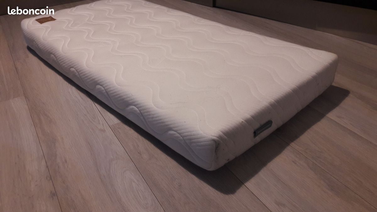 A vendre matelas lit bébé matière naturelle 60X120cm (image 2)
