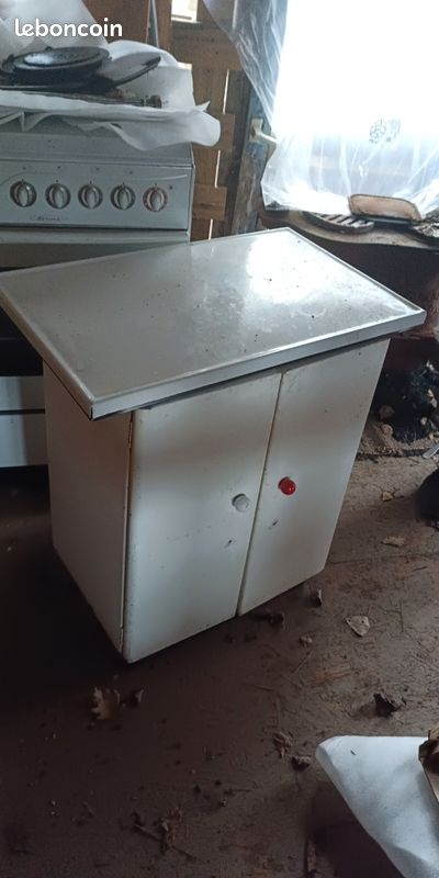 Meuble de cuisine métallique (image 2)