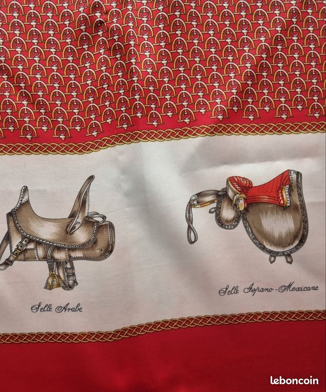 Foulard Carré Jean-Louis Scherrer - 90x90 Cm - Motifs Selles D'équitation - Rouge Et Blanc