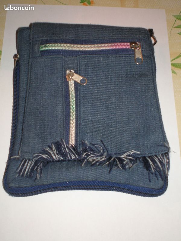 Sac sacoche en bandoulière avec fermetures éclairs (image 1)