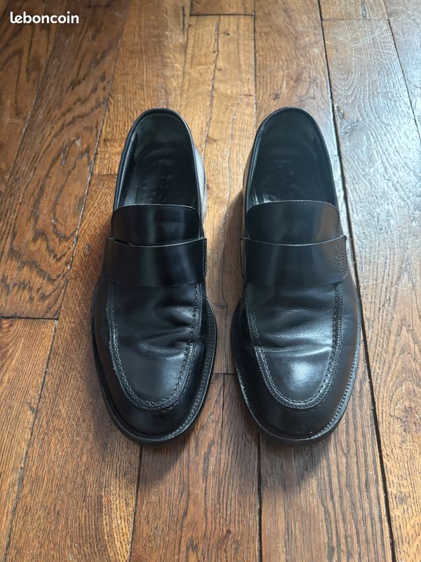 Mocassins Versus Versace (image 1)