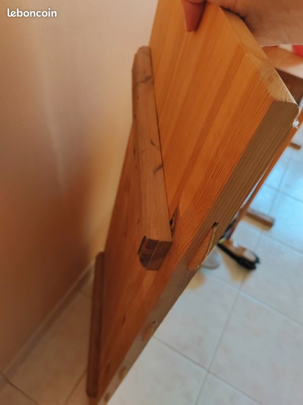 Table à pieds torsadés (image 10)