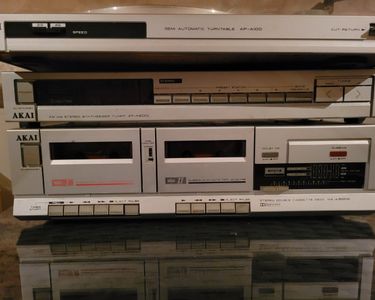 Troc Echange Chaine Hifi AKAI + meubles Hifiteque sur