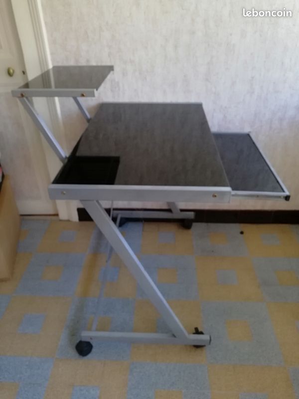 Table informatique en verre (image 2)