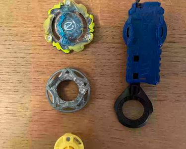 Beyblade – Starter Pack Toupie et Lanceur Beyblade Burst Evolution – Luinor L2