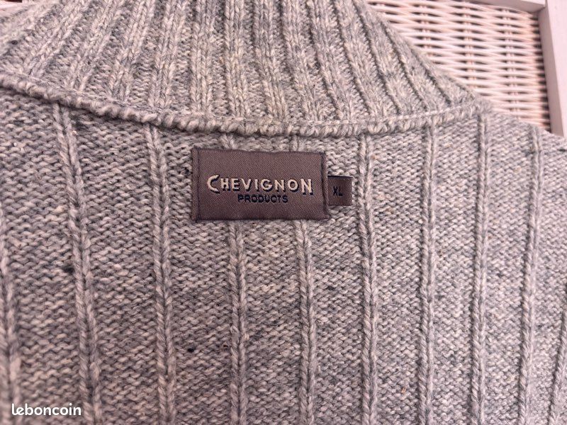 Pull vintage pour homme de chez Chevignon. Taille XL (image 7)