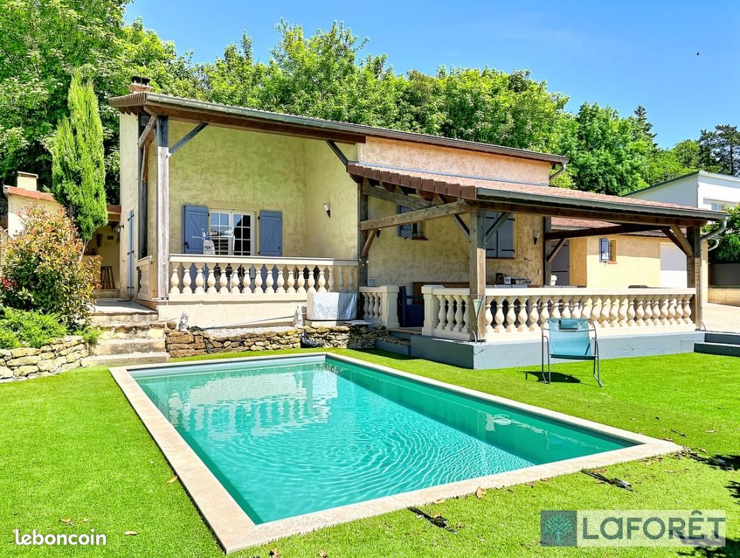 Maison 5 pièces 121 m² · à Charmes · 121 m² · 260 000 €