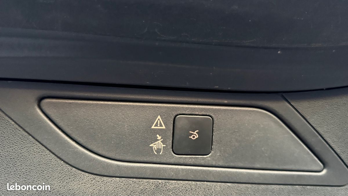 CITROEN C4 1.2 E THP 130CH LIVE S&S 2017 (image 13)