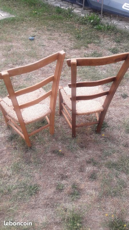 Une chaise basse (image 3)