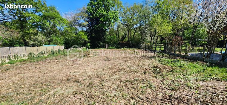 Terrain 890 m² Laille