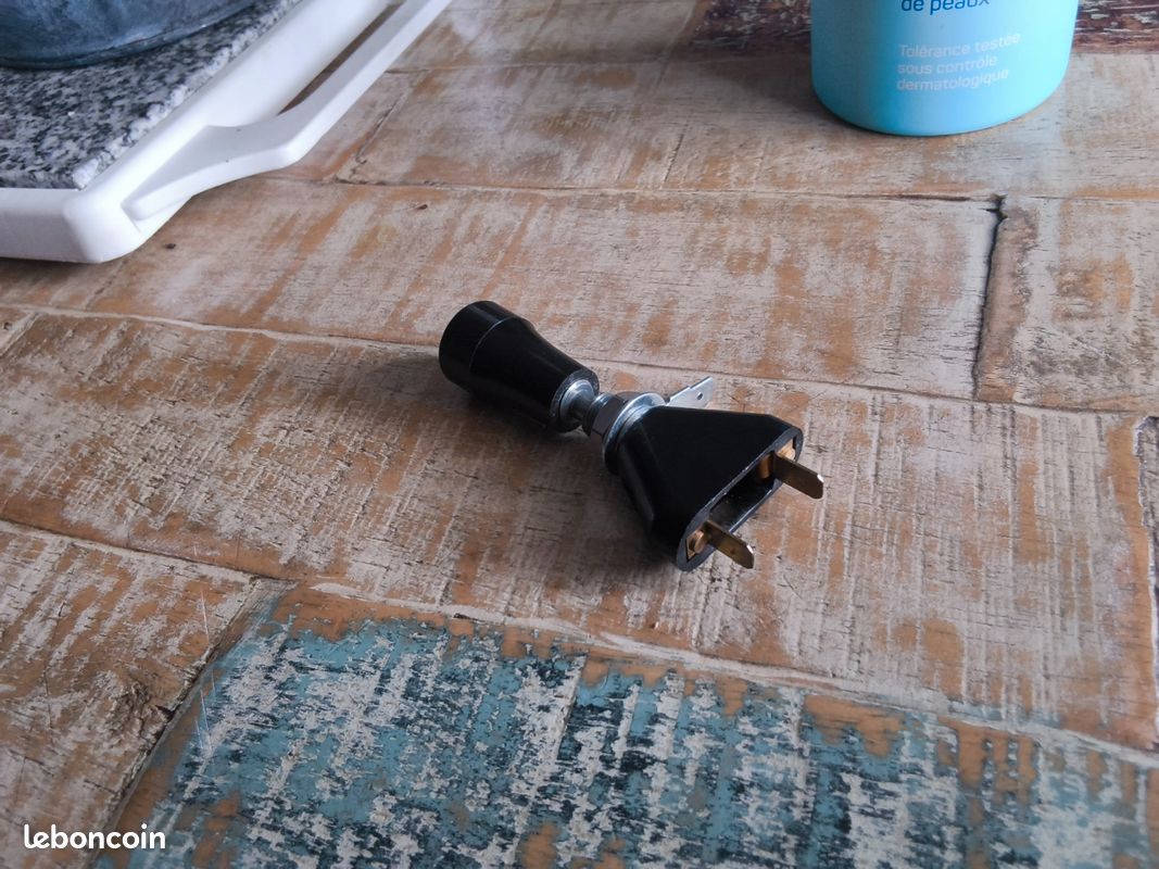 Bouton contact neuf avec en bout voyant rouge neuf (image 3)