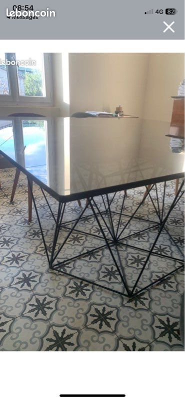 Table contemporaine verre et fer (image 1)