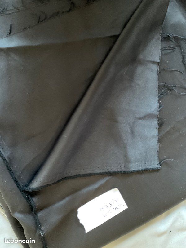 Très joli satin noir ameublement (image 1)