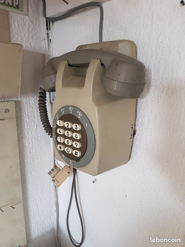 Téléphone Fixe Vintage Années 70 – Touches, Couleur Camel (occasion, Suisse)