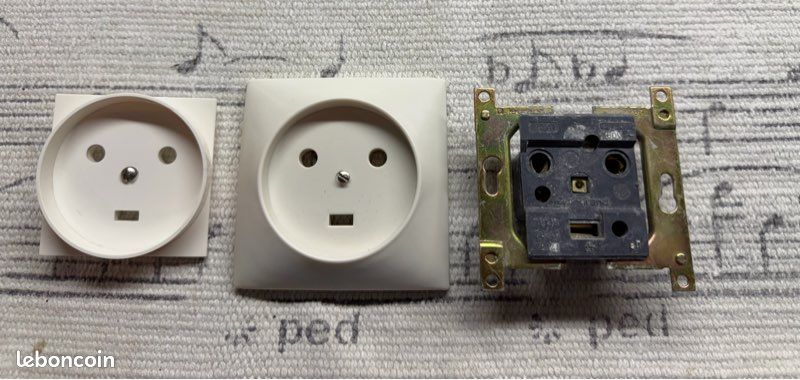 Prise de courant avec terre, 20 A Legrand (image 1)