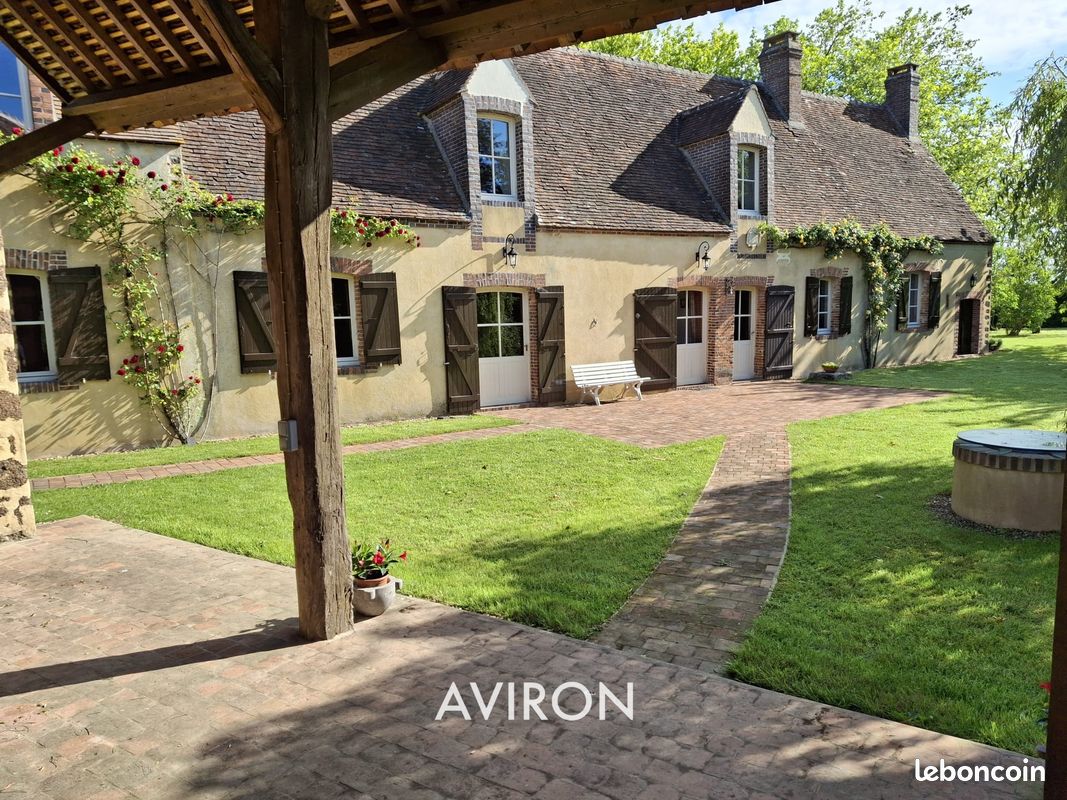 Maison 11 pièces 301 m² · à Courville-sur-Eure · 301 m² · 369 000 €