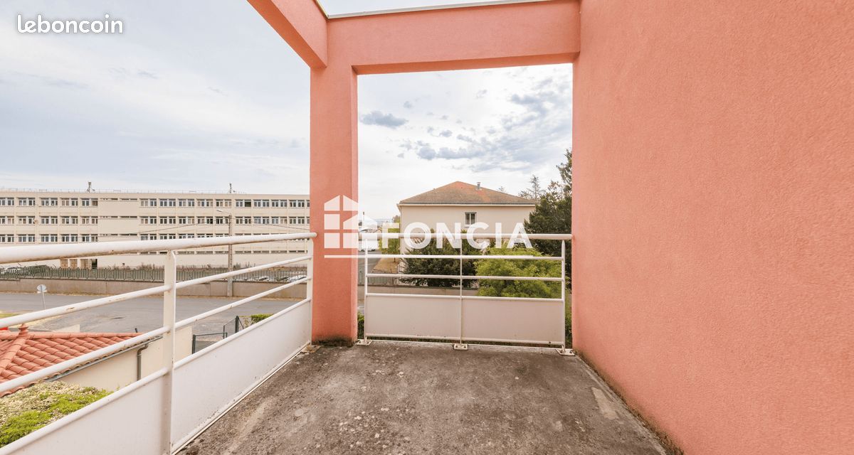 Parking 38 m² · à Issoire · 38 m² · 72 000 €