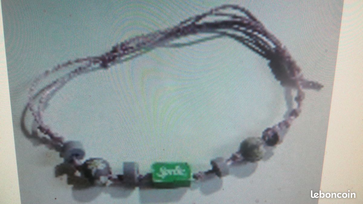 Bracelet en cordelette mauve avec éléments en bois peints – réglable - (image 1)