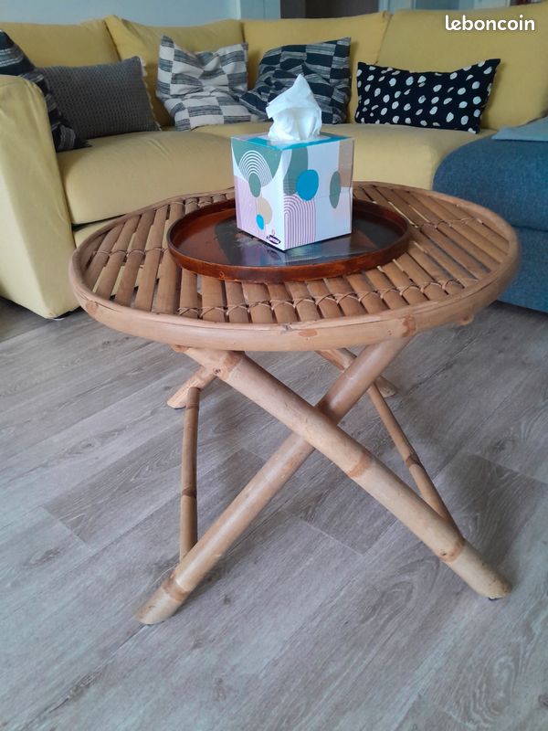 Petite table en rotin (image 1)