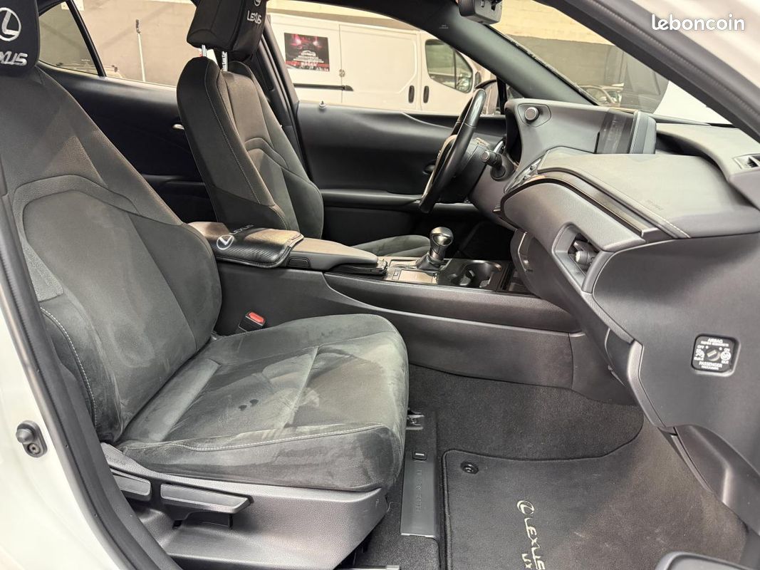 LEXUS UX 250h 2WD - BV E-CVT 2020 250H Executive (image 10)