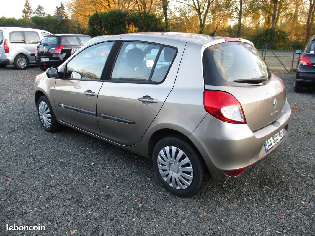 Clio 3 Ph2 1.5 DCI 70ch,4cv,99400kms,2009,Clim.... (image 2)