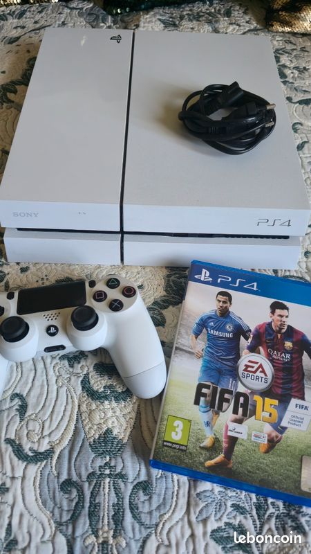 Sony PlayStation 4 CUH-1116A Blanc Glacier - Avec 2 Jeux - Occasion